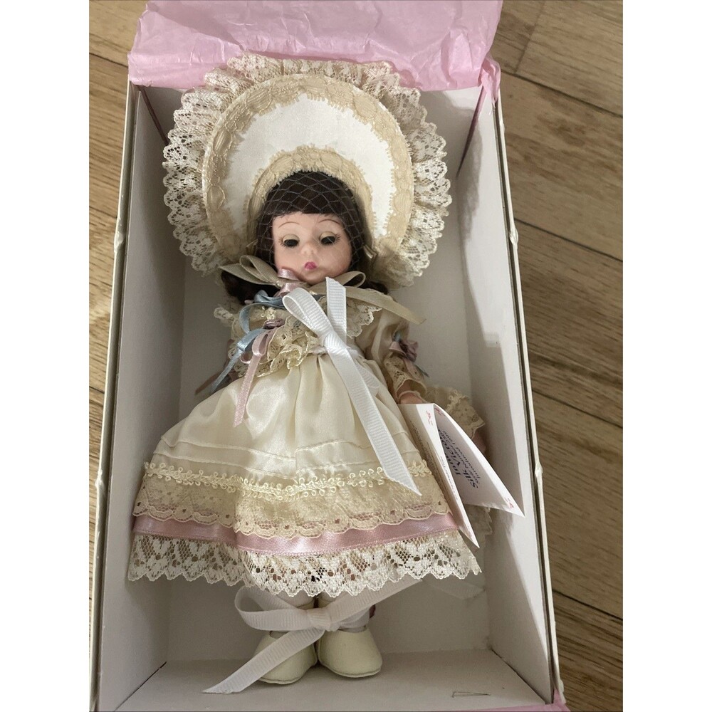 1999 Madame Alexander Innocent Silk Victorian Fashion Doll 25045 w/ Box